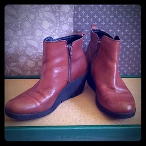 Ecco leather zip bootie womans 8